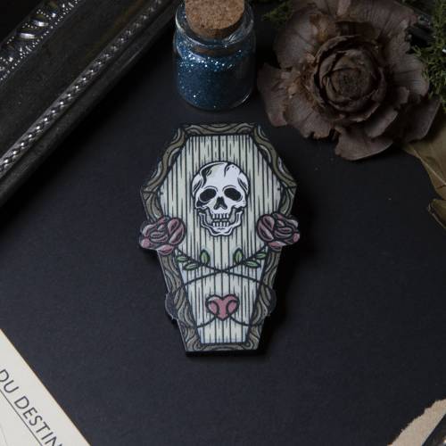 broche cercueil et crâne