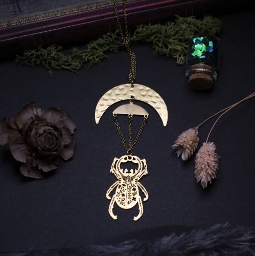 collier pendentif scarabée en laiton