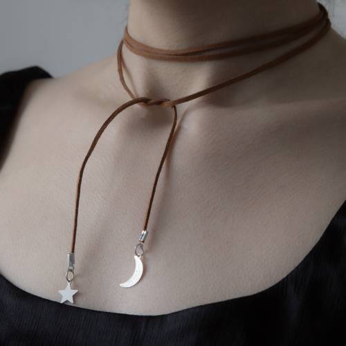 collier tour de cou en faux daim - pendentif  lune et étoile  en acier inoxydable