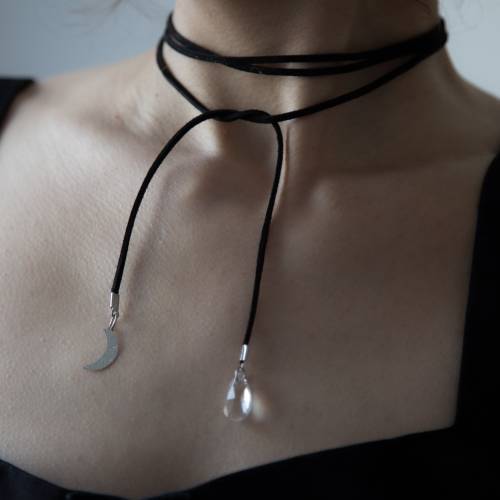 collier tour de cou en faux daim - pendentif  lune et perle  en acier inoxydable