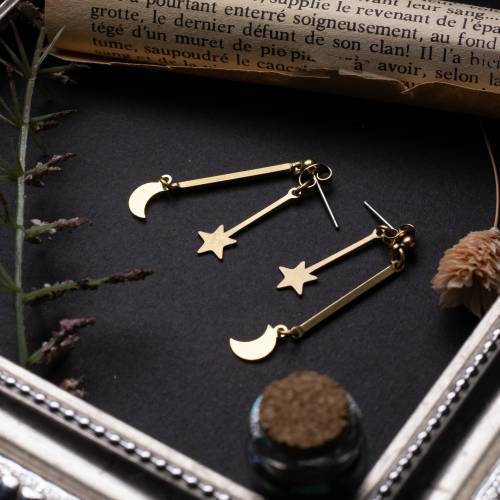 puces d'oreilles lune et étoile en laiton