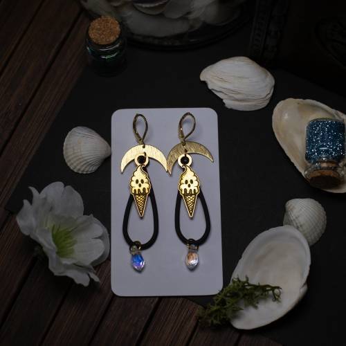 Boucles d’oreilles Fantôme Brûlant – Cône de glace, boule fantôme, lune, créole noire et perles transparentes