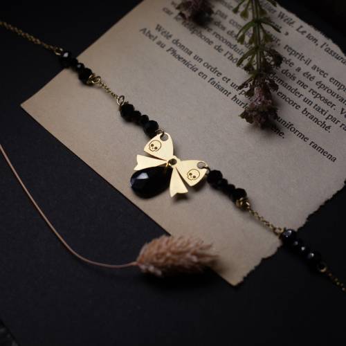 Le Nœud Funèbre ras de cou pendentif noeud et tête de mort , gothique, dark academia, en laiton