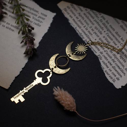Tenebrae Mentis (la clé des ombres) , clé pedentif, gothique, dark academia, en laiton