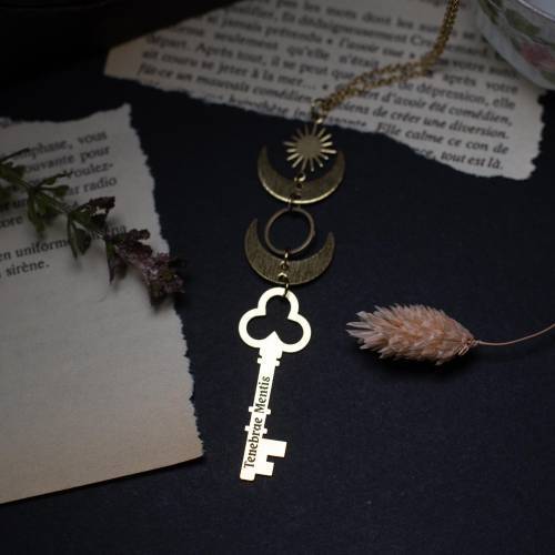 Tenebrae Mentis (la clé des ombres) , clé pedentif, gothique, dark academia, en laiton