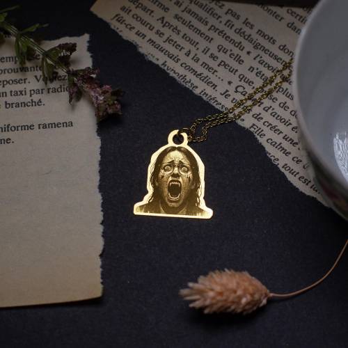 Pendentif Élève de l’Ombre — Vampire lycéenne, pendentif gothique sanglant, bijou dark handmade
