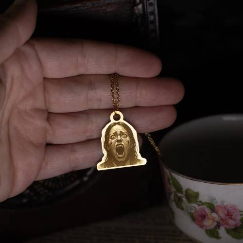 Pendentif Élève de l’Ombre — Vampire lycéenne, pendentif gothique sanglant, bijou dark handmade