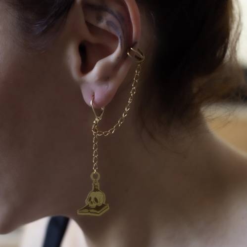 Lecture Interdite — Ear Cuff Crâne & Livre Suspendu | Bijou Gothique Dark Academia