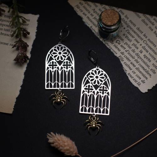 Toile de Vitrail — Boucles d’Oreilles Gothiques Style Cathédrale avec Araignées en Laiton & Acier Inoxydable
