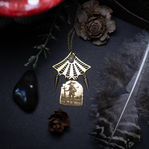 Gardien des Silences – Collier pendentif  Épouvantail Suspendu | Bijou Hanté, Gothique et poétique