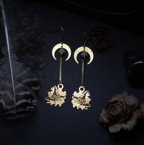 MoonWitch – Boucles d’oreilles Chapeau de sorcière et lune mystique| Bijou witchy, Magique et Mystérieux