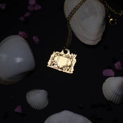 The Devil Wears Seashells  - collection deadly cruise