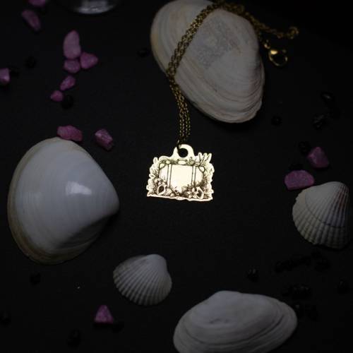 The Devil Wears Seashells  - collection deadly cruise