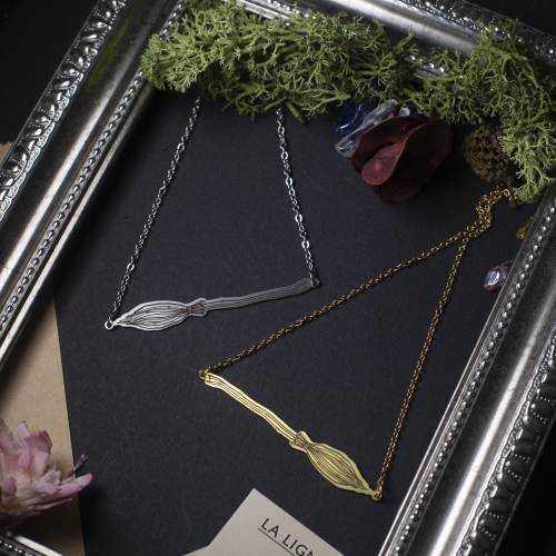 ras de cou pendentif balai de sorcière en acier inoxydable